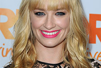 Beth-behrs-makeup-ideas-side